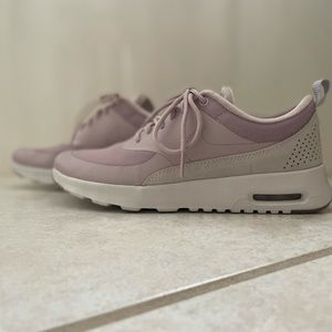 Women’s Nike Air Max Thea.